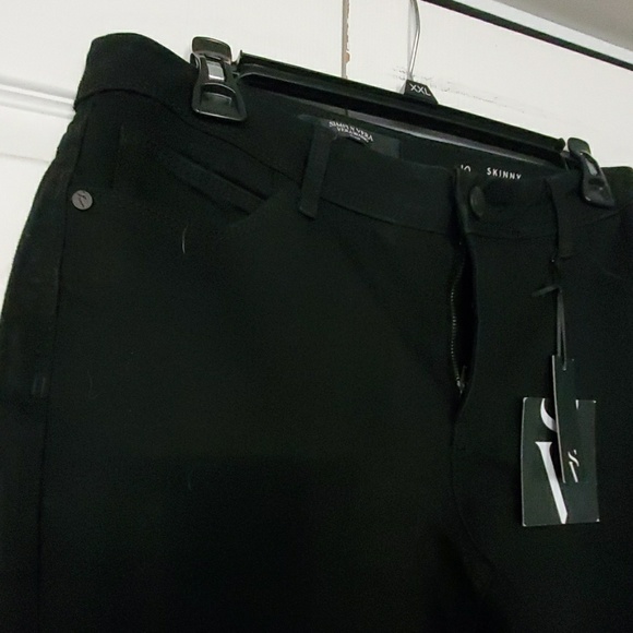 Vera Wang Slimming Stretch Jean's, NWT. Sz. 10 - Picture 3 of 4